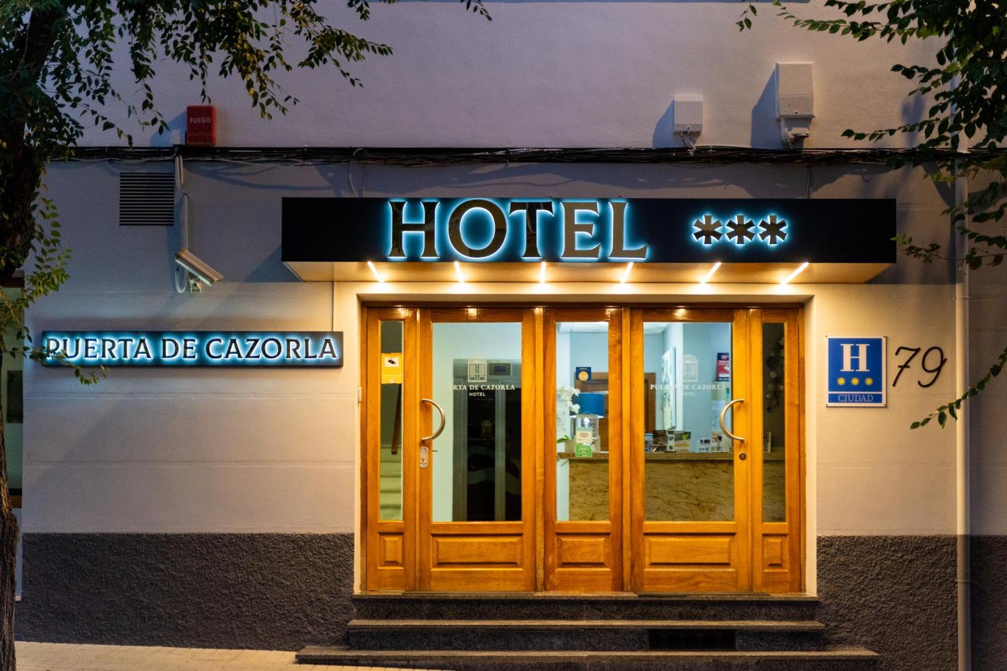 Hotel Puerta De Cazorla Luaran gambar