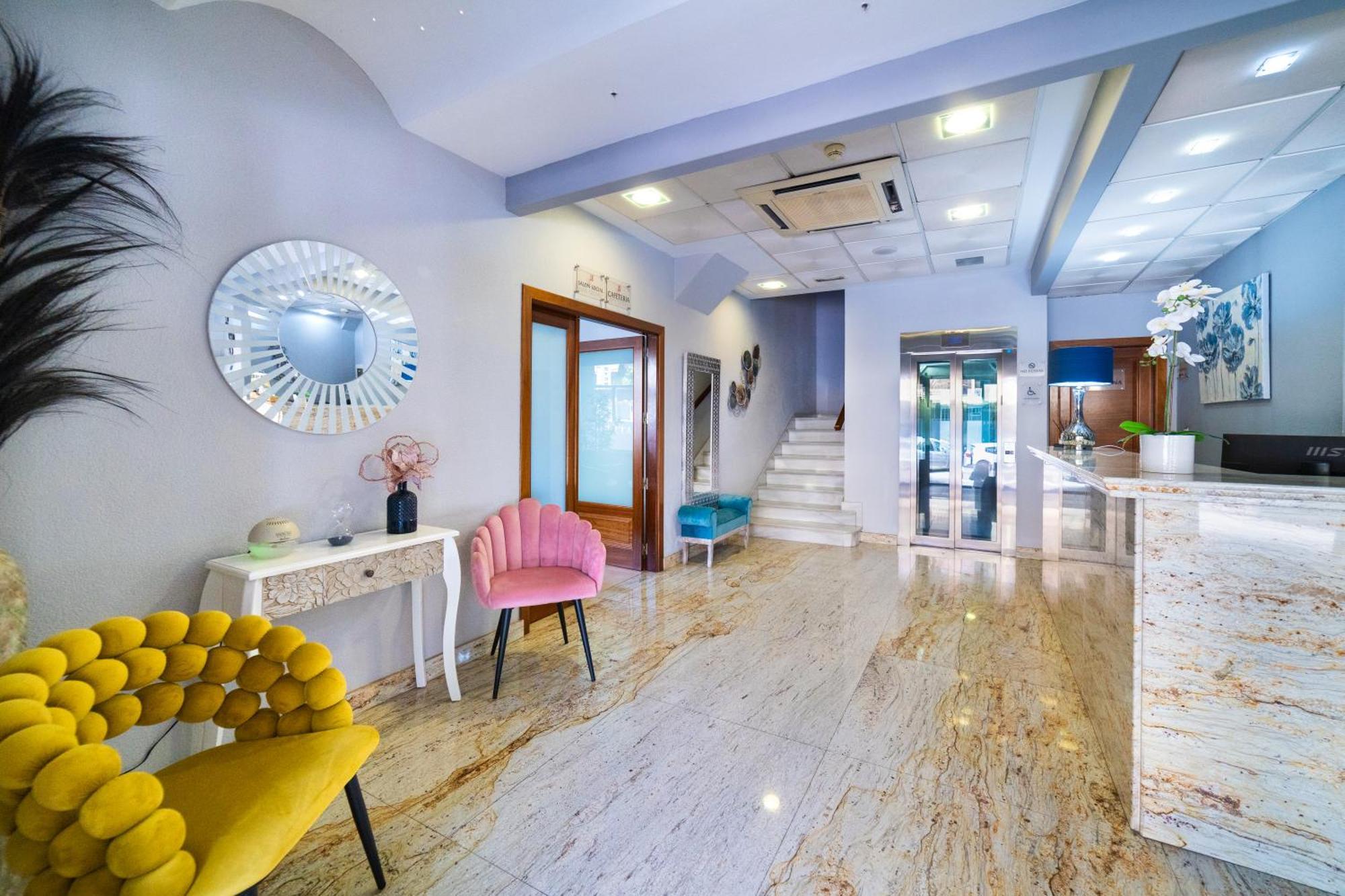 Hotel Puerta De Cazorla Luaran gambar