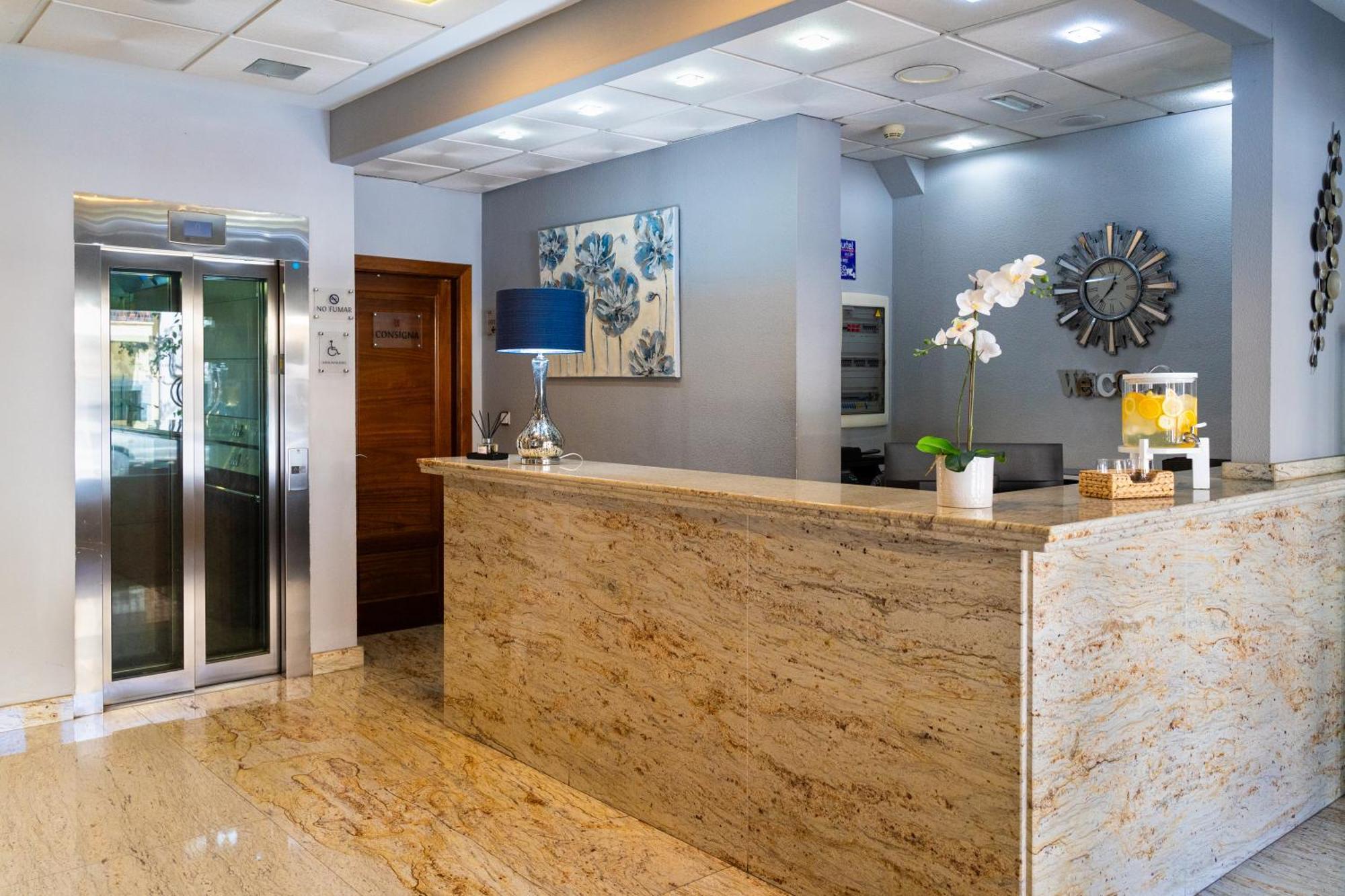 Hotel Puerta De Cazorla Luaran gambar