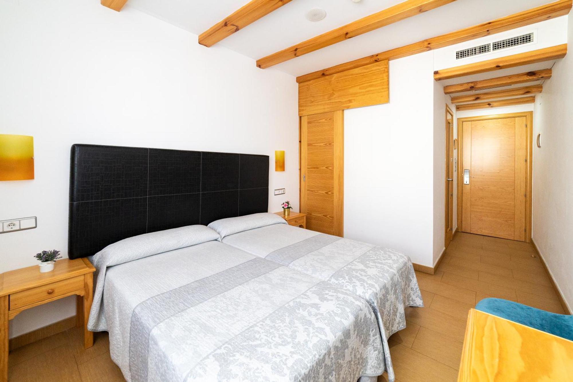 Hotel Puerta De Cazorla Luaran gambar